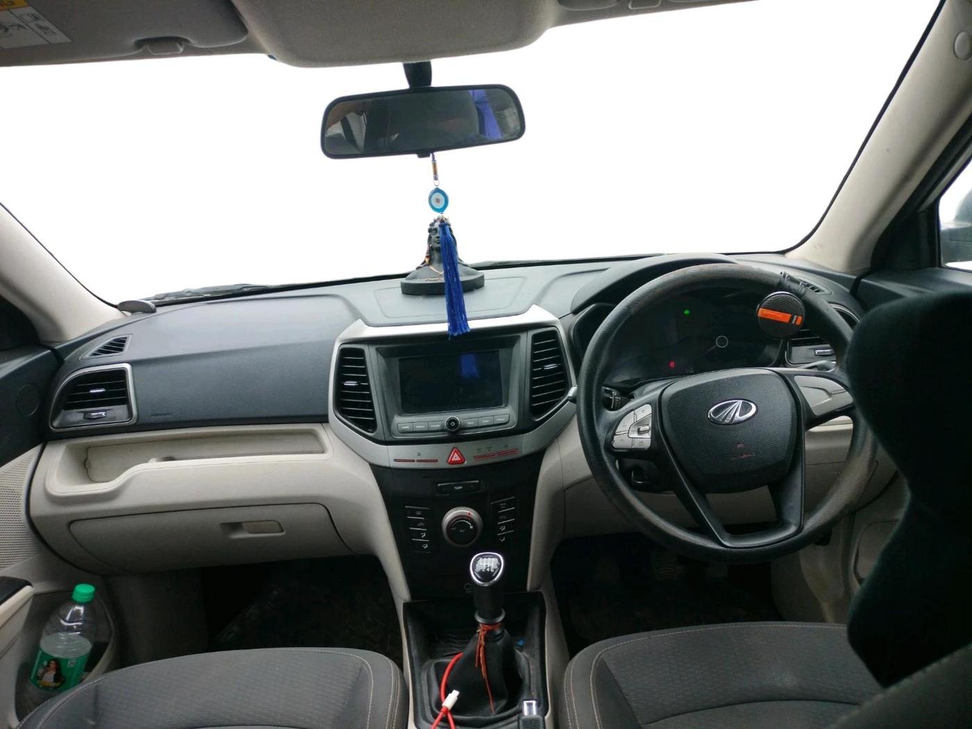2020 Mahindra XUV300 W6 1.2 PETROL, Petrol, Manual, 1,20,035 km, interior