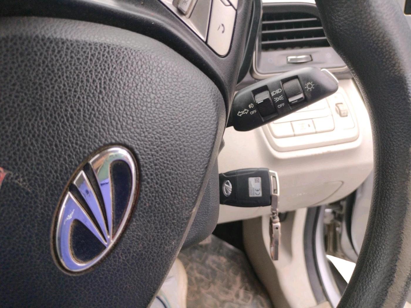 2020 Mahindra XUV300 W6 1.2 PETROL, Petrol, Manual, 1,20,035 km, interior