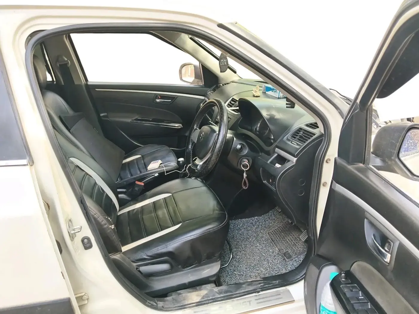 2012 Maruti Swift VXI, Petrol, Manual, 1,09,696 km, interior
