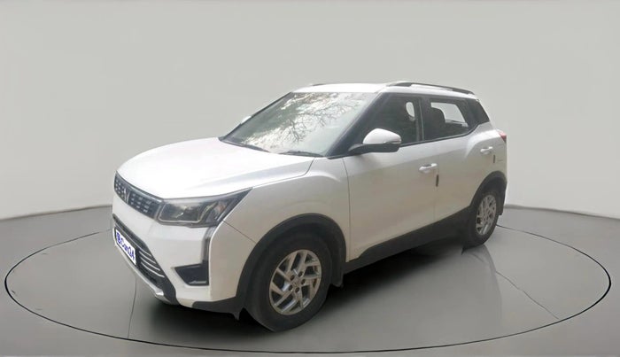 2024 Mahindra XUV300 W8 1.2 PETROL, Petrol, Manual, 21,276 km, exterior