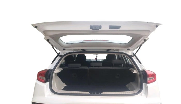 2024 Mahindra XUV300 W8 1.2 PETROL, Petrol, Manual, 21,276 km, exterior