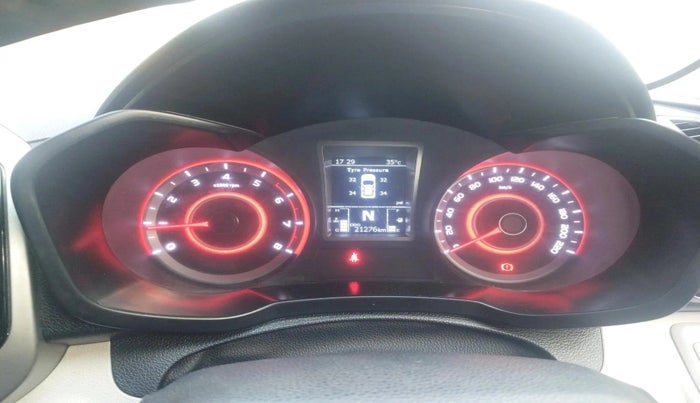 2024 Mahindra XUV300 W8 1.2 PETROL, Petrol, Manual, 21,276 km, interior