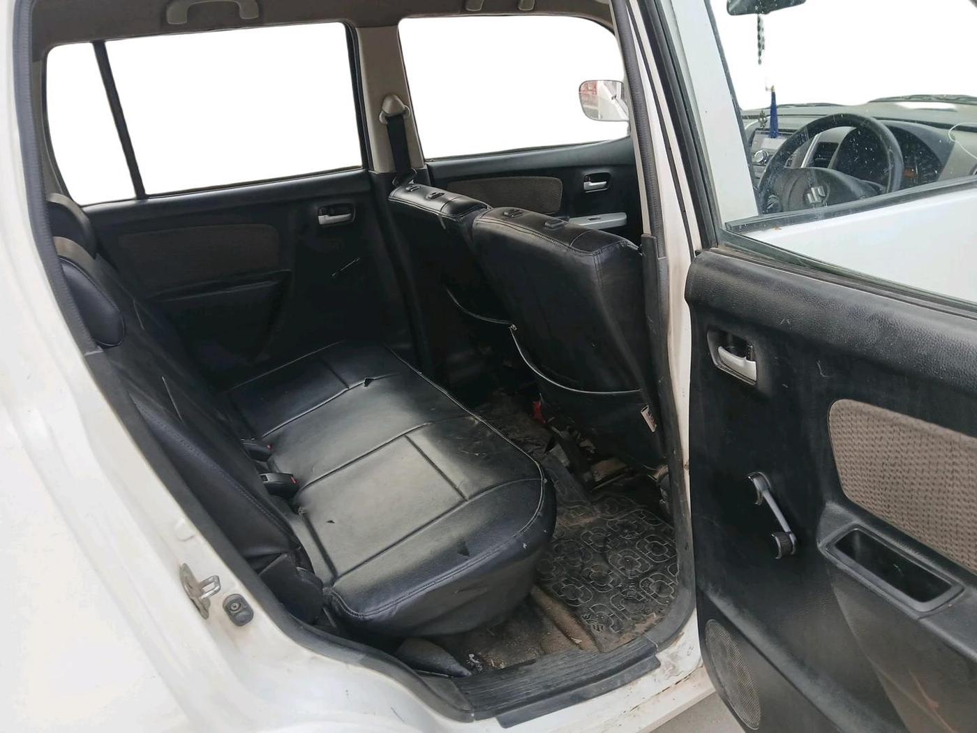 2013 Maruti Wagon R 1.0 LXI CNG, CNG, Manual, 1,00,285 km, interior