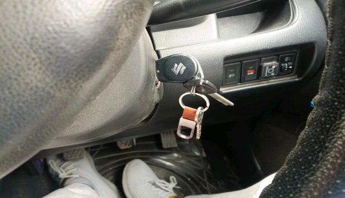 2017 Maruti Swift LXI (O), CNG, Manual, 1,00,236 km, interior