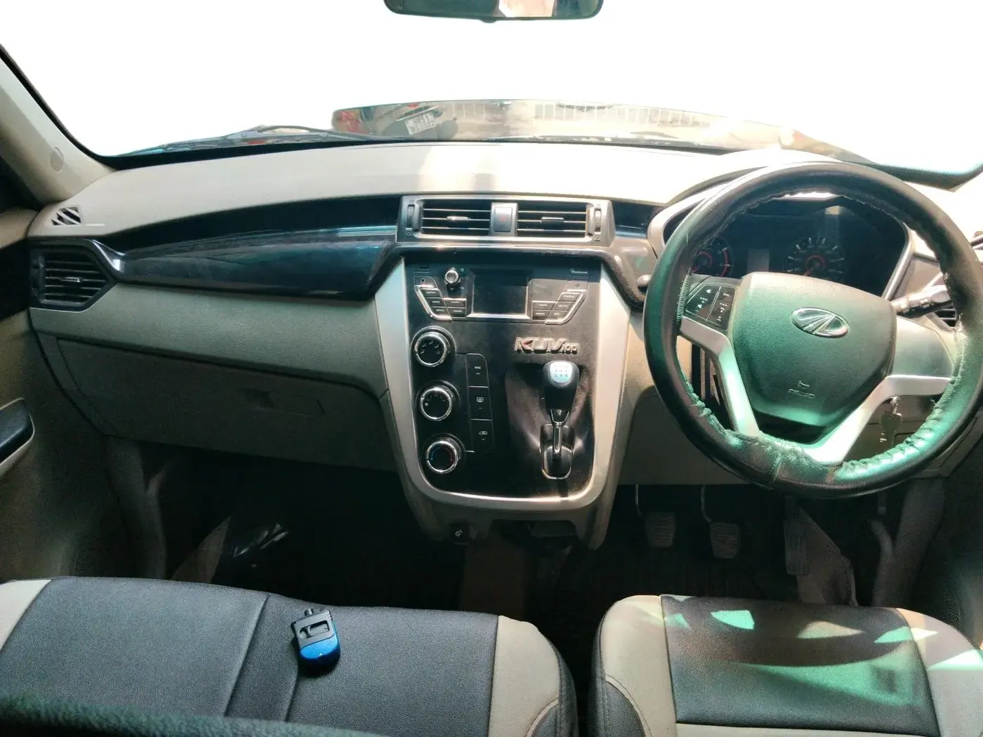 2016 Mahindra Kuv100 K8 6 STR, Petrol, Manual, 39,105 km, interior