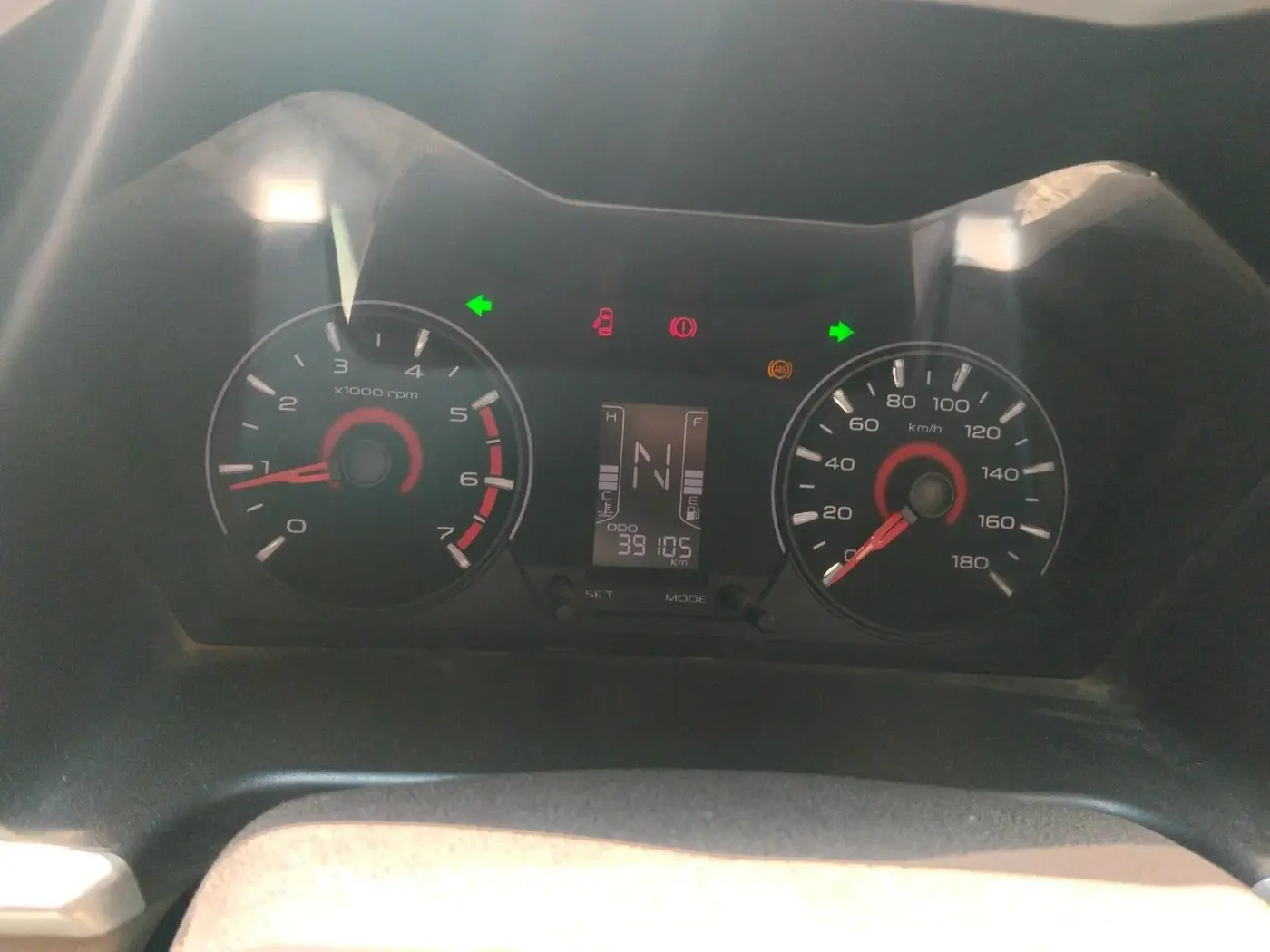 2016 Mahindra Kuv100 K8 6 STR, Petrol, Manual, 39,105 km, interior