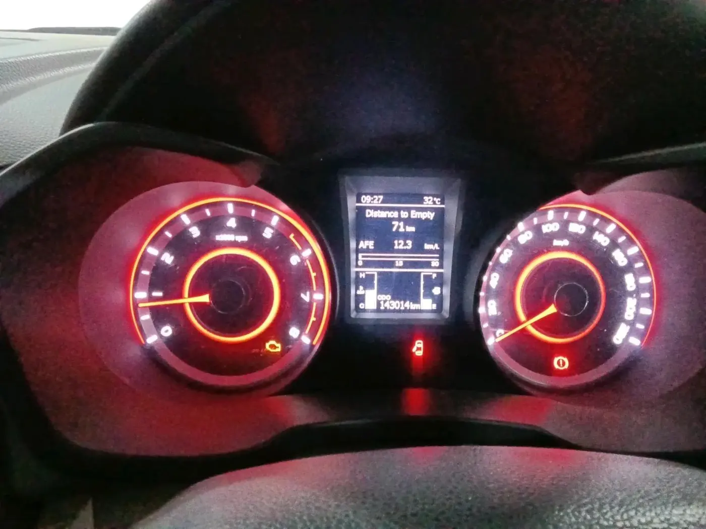 2019 Mahindra XUV300 W8 1.2 PETROL, Petrol, Manual, 1,43,014 km, interior