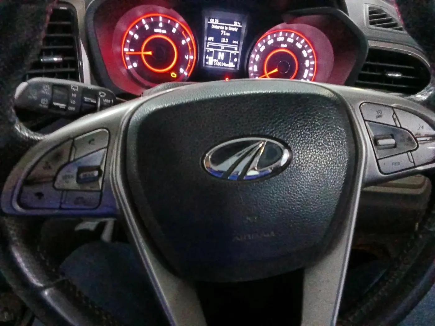 2019 Mahindra XUV300 W8 1.2 PETROL, Petrol, Manual, 1,43,014 km, interior