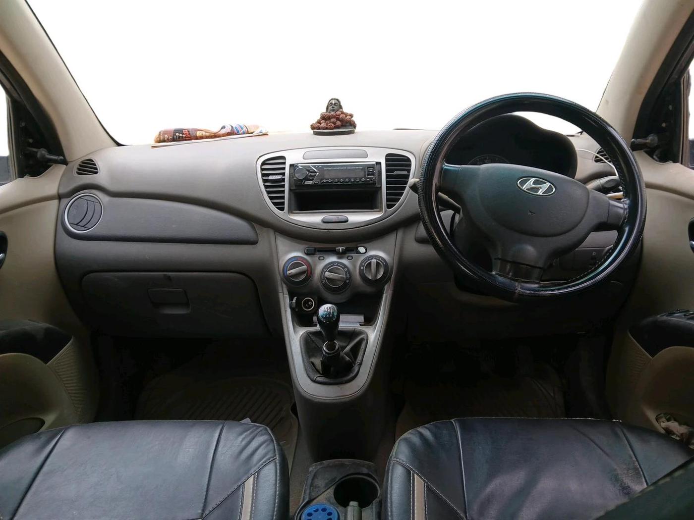 2012 Hyundai i10 MAGNA 1.2, CNG, Manual, 1,37,074 km, interior