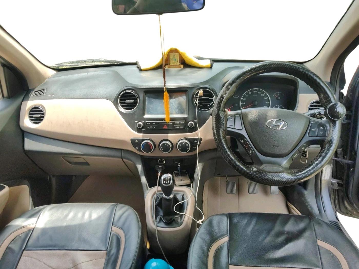 2018 Hyundai Grand i10 SPORTZ 1.2 KAPPA VTVT, CNG, Manual, 1,28,082 km, interior