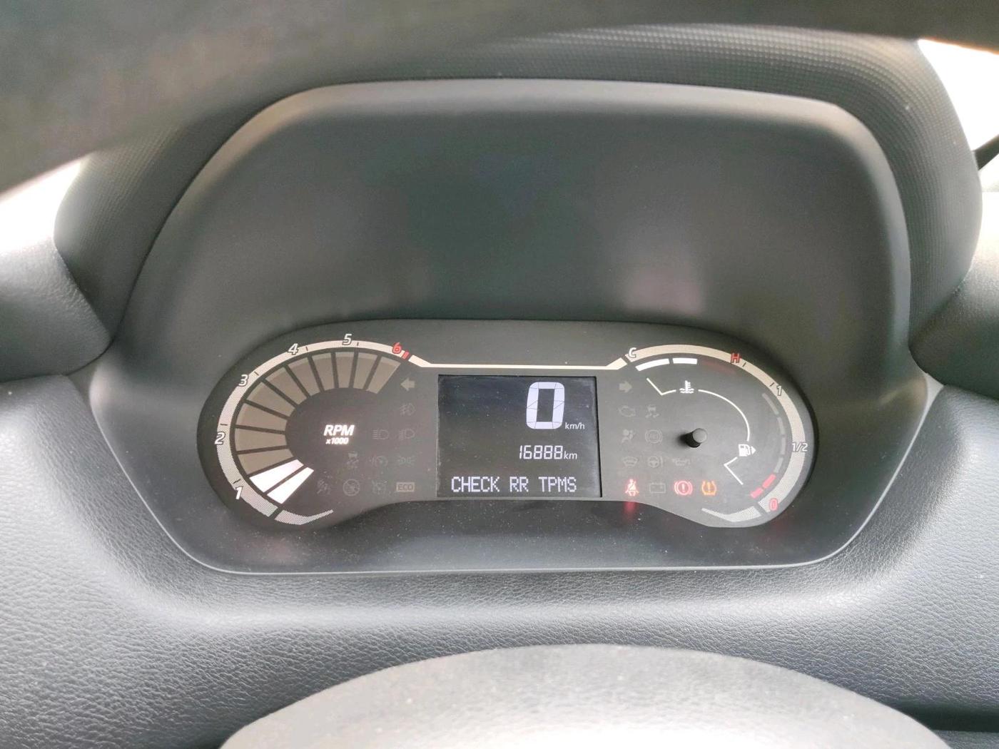 2025 Nissan MAGNITE Visia Plus B4D 1.0 Petrol MT, Petrol, Manual, 16,888 km, interior