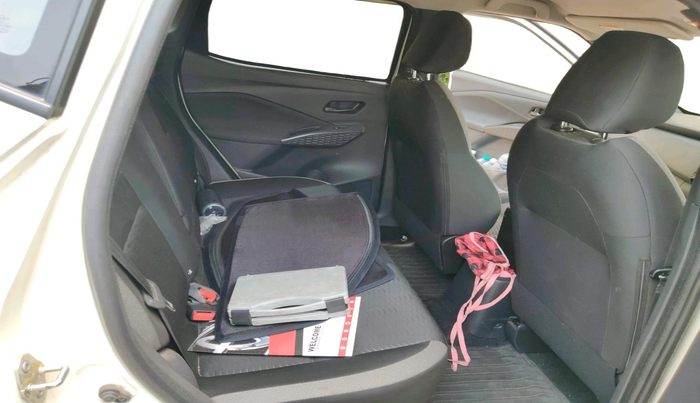 2025 Nissan MAGNITE Visia Plus B4D 1.0 Petrol MT, Petrol, Manual, 16,888 km, interior