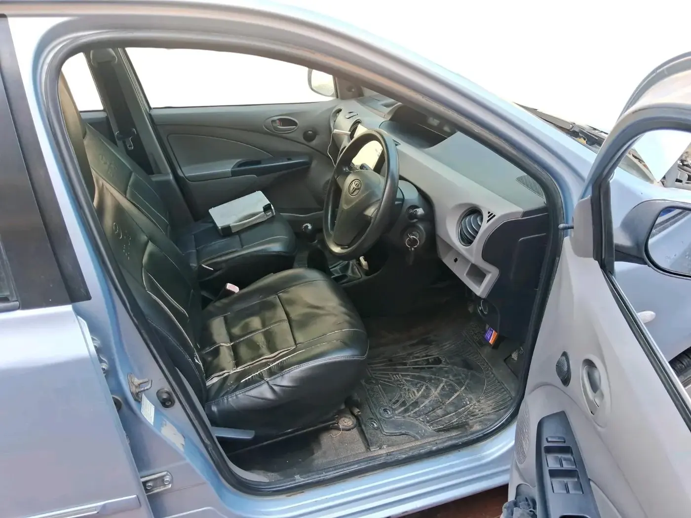 2011 Toyota Etios G, Petrol, Manual, 1,28,001 km, interior
