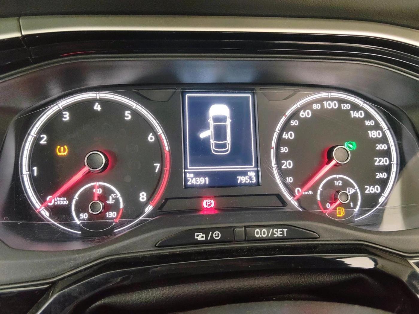 2024 Volkswagen VIRTUS HIGHLINE TSI 1.0 AT, Petrol, Automatic, 24,391 km, interior