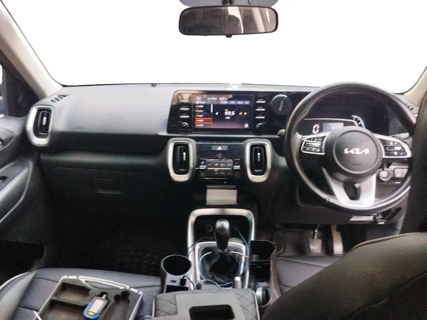 2022 KIA SONET HTK PLUS 1.0 IMT, Petrol, Manual, 26,952 km, interior