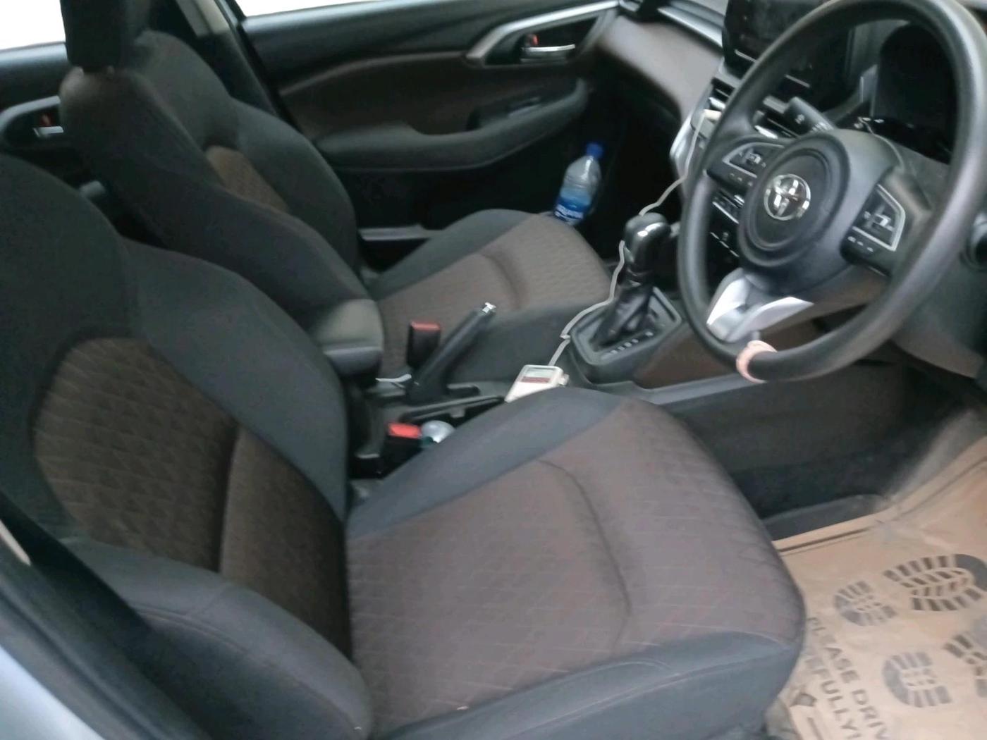 2023 Toyota URBAN CRUISER HYRYDER S HYBRID, Hybrid, Automatic, 47,057 km, interior