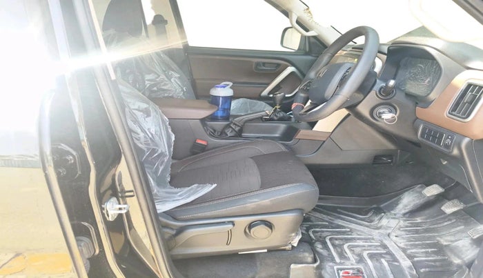 2025 Mahindra SCORPIO-N Z6 DIESEL MT 2WD 7 STR, Diesel, Manual, 11,676 km, interior