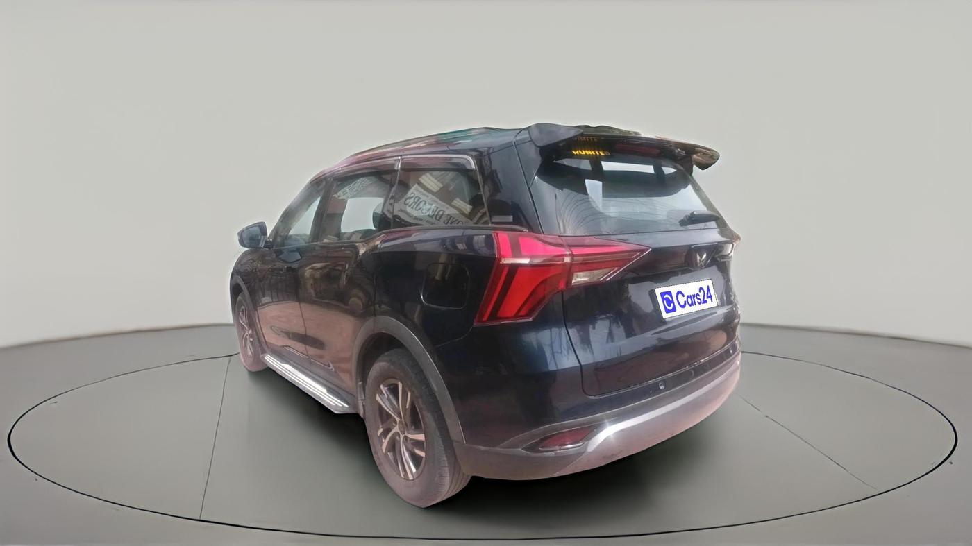 2022 Mahindra XUV700 AX 5 D MT 5 STR, Diesel, Manual, 70,100 km, exterior