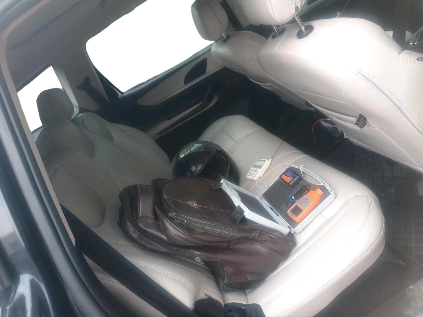 2022 Mahindra XUV700 AX 5 D MT 5 STR, Diesel, Manual, 70,100 km, interior