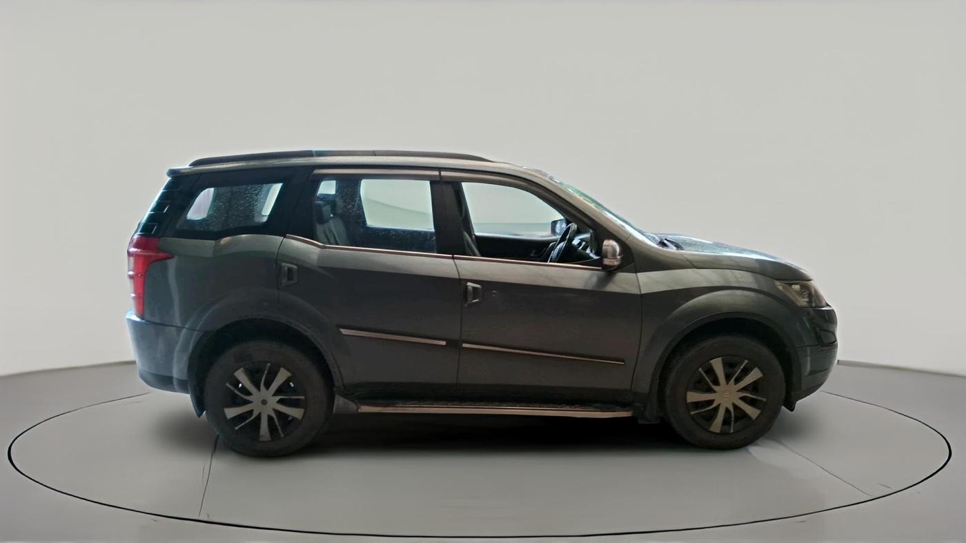 2016 Mahindra XUV500 W4, Diesel, Manual, 93,998 km, exterior