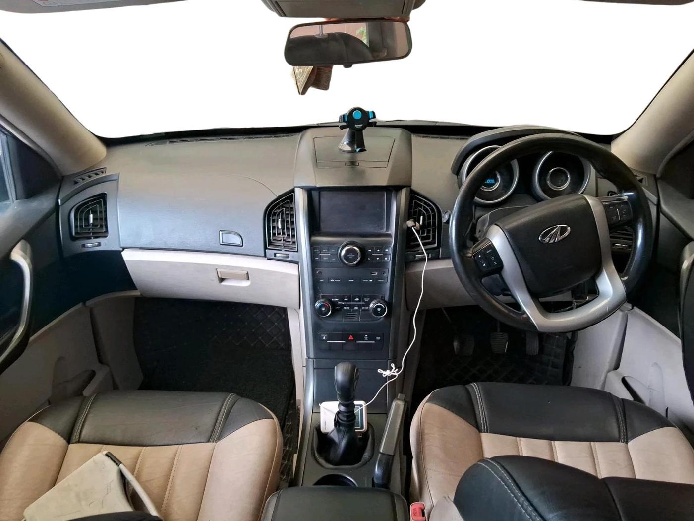 2016 Mahindra XUV500 W4, Diesel, Manual, 93,998 km, interior