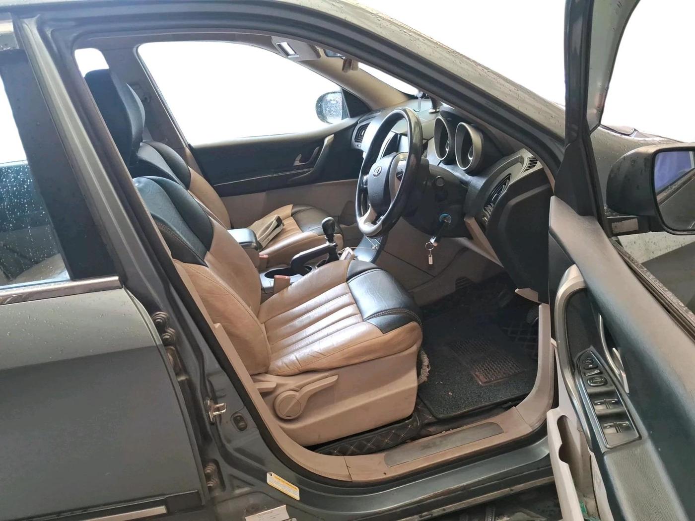 2016 Mahindra XUV500 W4, Diesel, Manual, 93,998 km, interior
