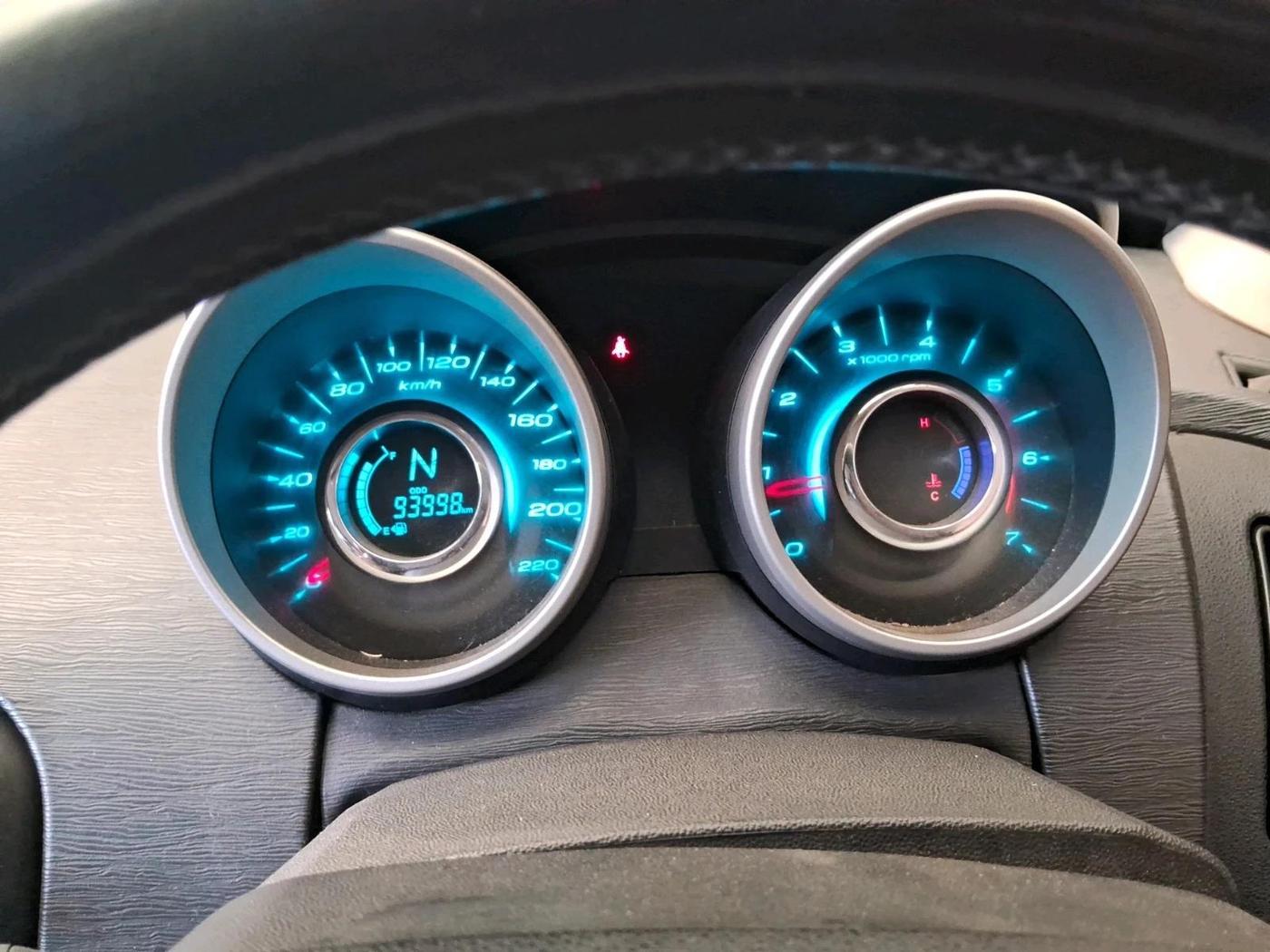 2016 Mahindra XUV500 W4, Diesel, Manual, 93,998 km, interior