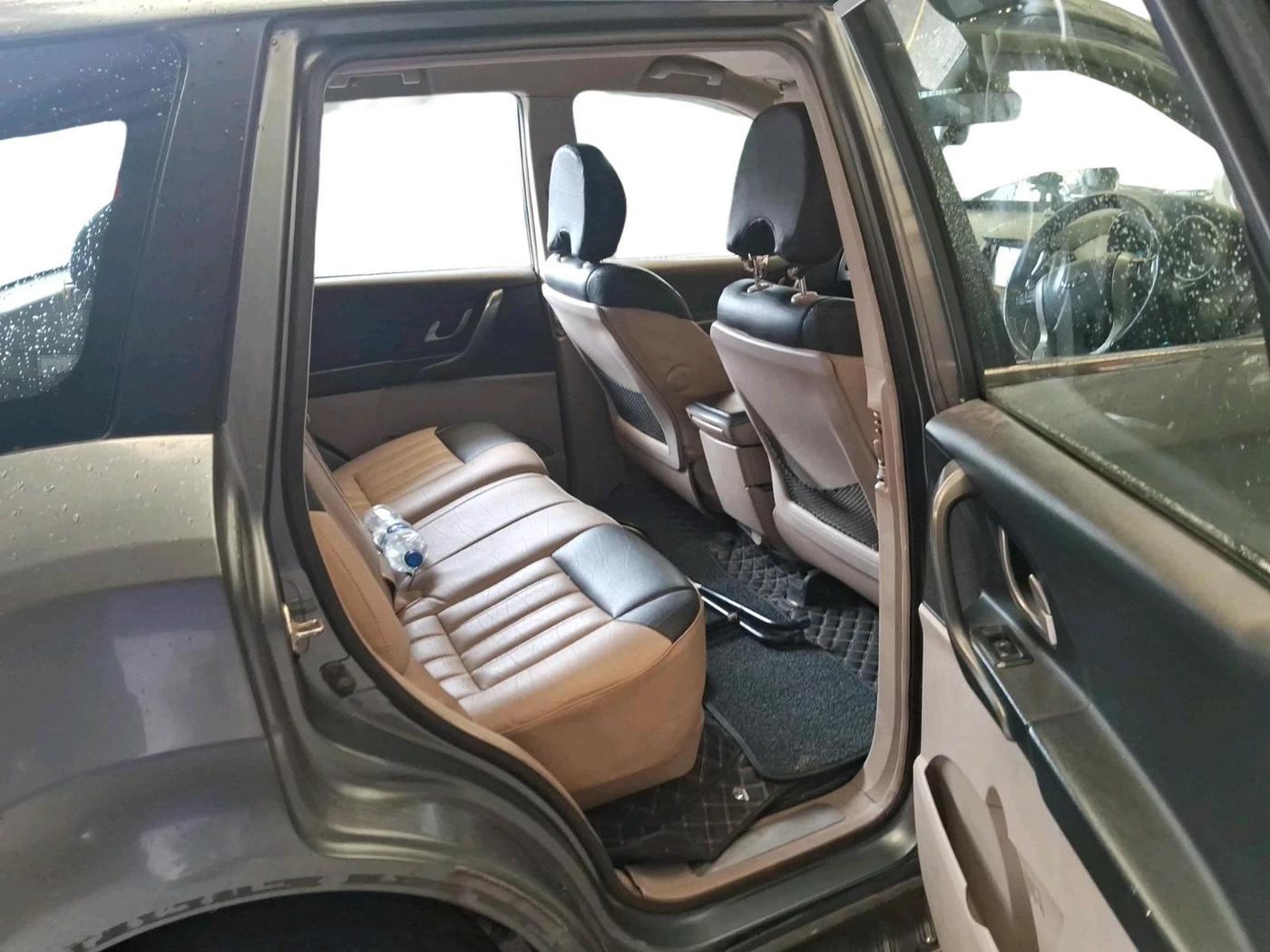 2016 Mahindra XUV500 W4, Diesel, Manual, 93,998 km, interior