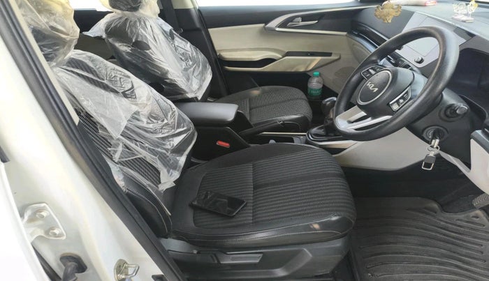 2022 KIA CARENS PRESTIGE 1.5 PETROL 7 STR, Petrol, Manual, 18,575 km, interior