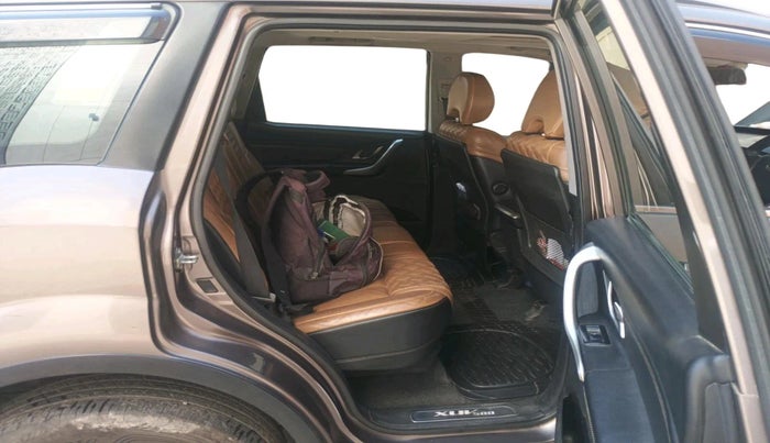 2019 Mahindra XUV500 W11 AT, Diesel, Automatic, 1,44,688 km, interior