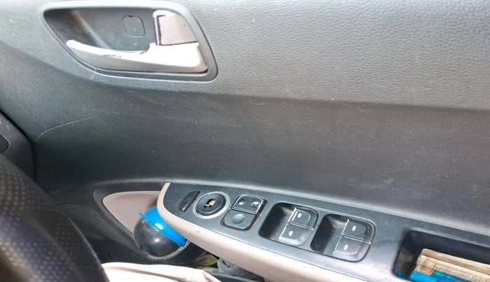 2014 Hyundai Grand i10 SPORTZ 1.2 KAPPA VTVT, CNG, Manual, 1,79,338 km, interior