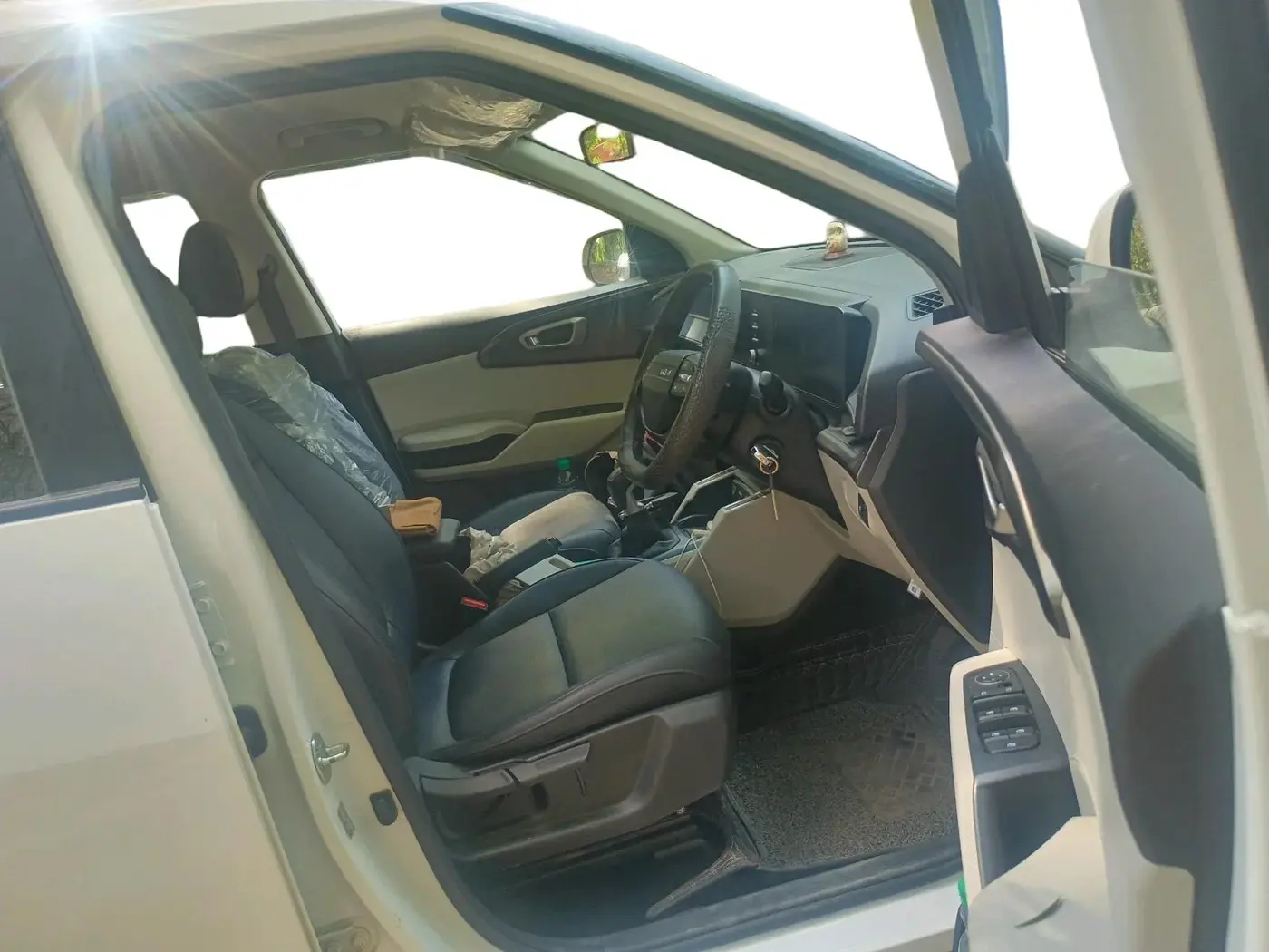 2025 KIA Carens Clavis HTE(O) 1.5 Petrol MT, Petrol, Manual, 6,085 km, interior