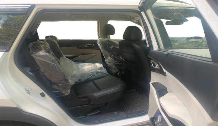 2025 KIA Carens Clavis HTE(O) 1.5 Petrol MT, Petrol, Manual, 6,085 km, interior