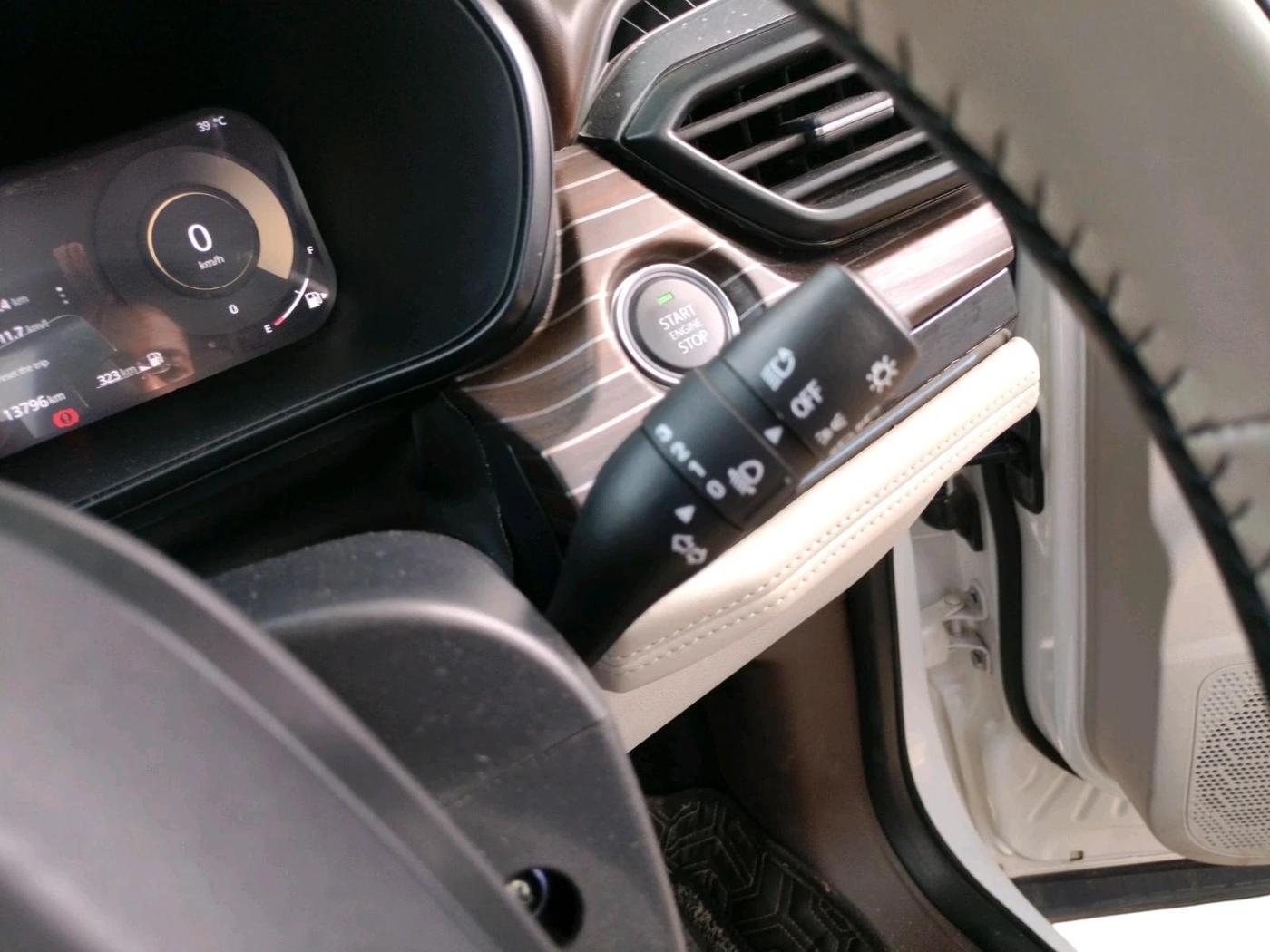 2024 Tata Safari Accomplished 7str AT, Diesel, Automatic, 13,796 km, interior