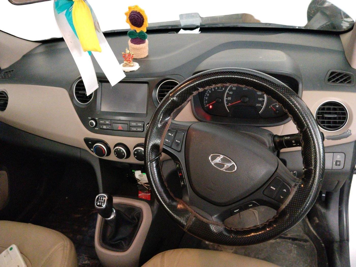 2017 Hyundai Grand i10 SPORTZ (O) 1.2 KAPPA VTVT, Petrol, Manual, 1,09,188 km, interior