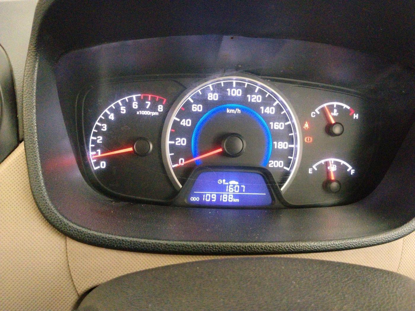 2017 Hyundai Grand i10 SPORTZ (O) 1.2 KAPPA VTVT, Petrol, Manual, 1,09,188 km, interior