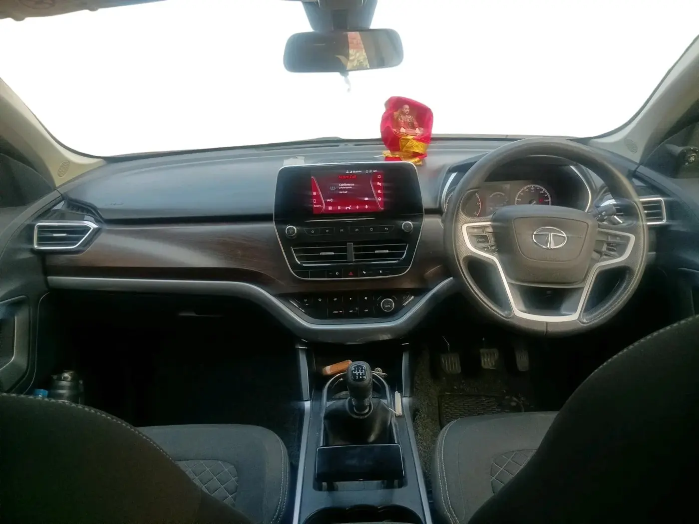 2019 Tata Harrier XT 2.0L KRYOTEC, Diesel, Manual, 1,09,065 km, interior