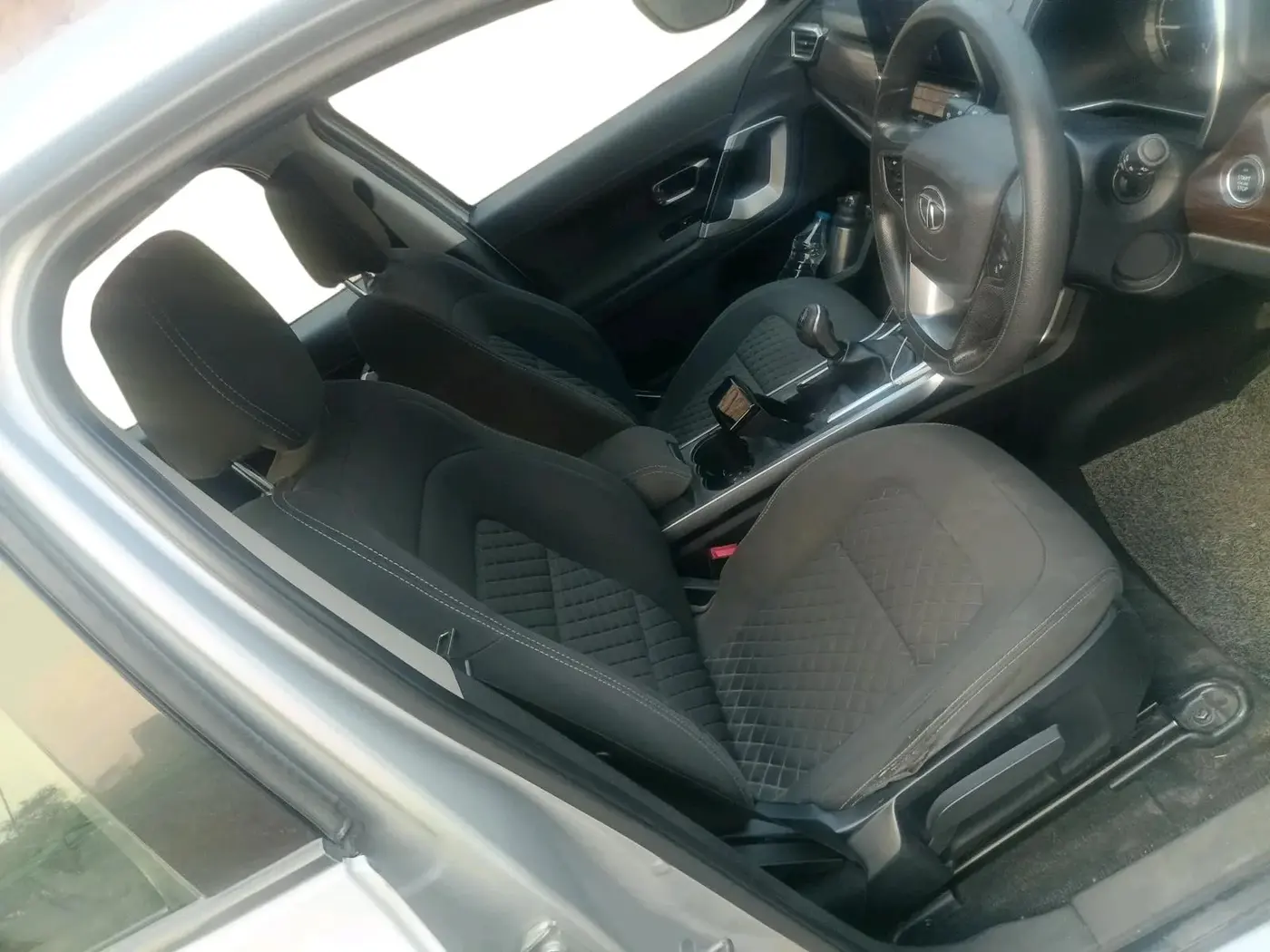2019 Tata Harrier XT 2.0L KRYOTEC, Diesel, Manual, 1,09,065 km, interior