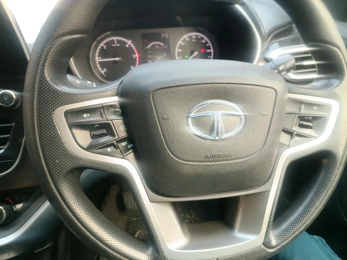 2019 Tata Harrier XT 2.0L KRYOTEC, Diesel, Manual, 1,09,065 km, interior