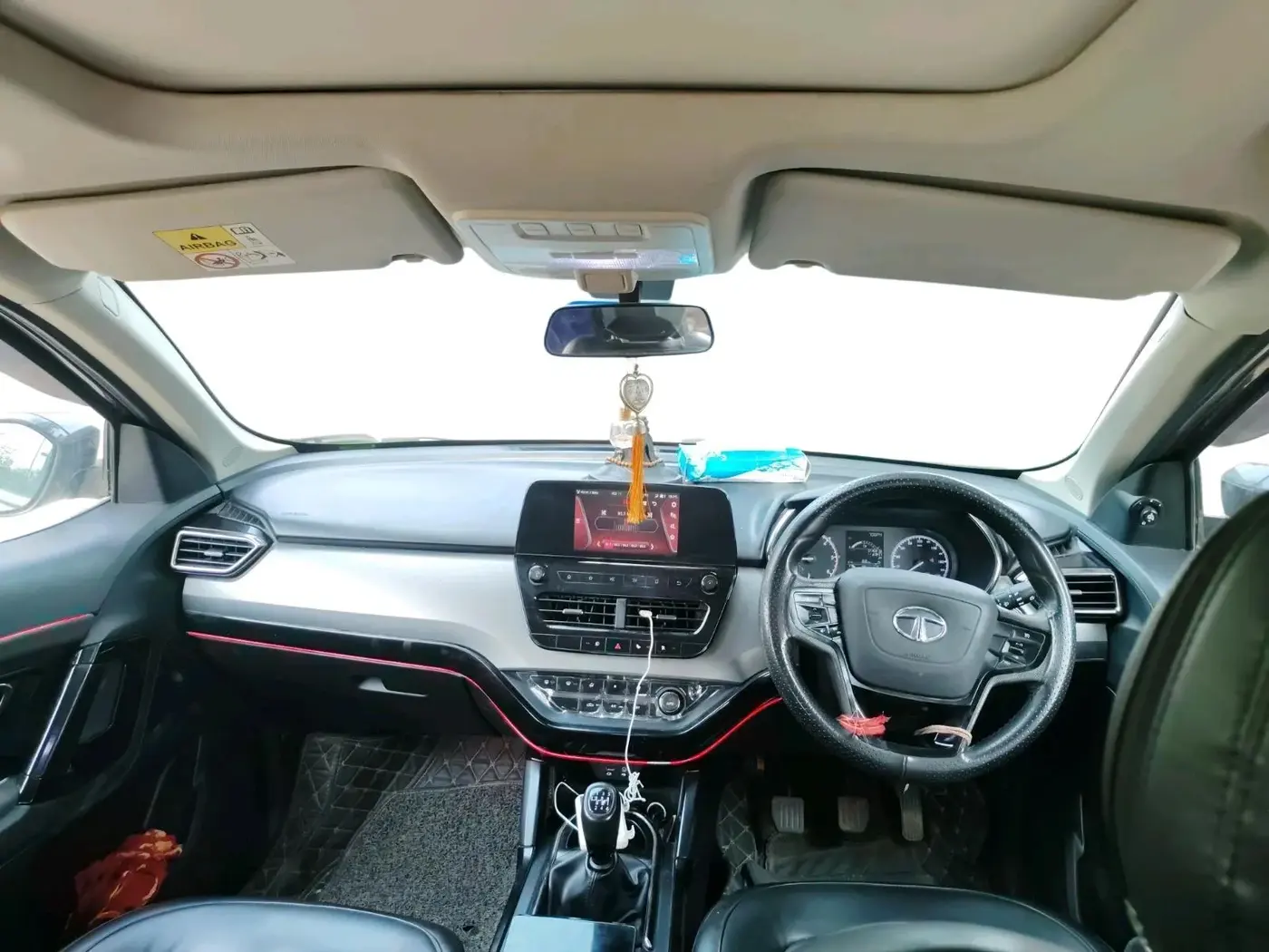 2022 Tata Safari XT PLUS, Diesel, Manual, 1,02,056 km, interior