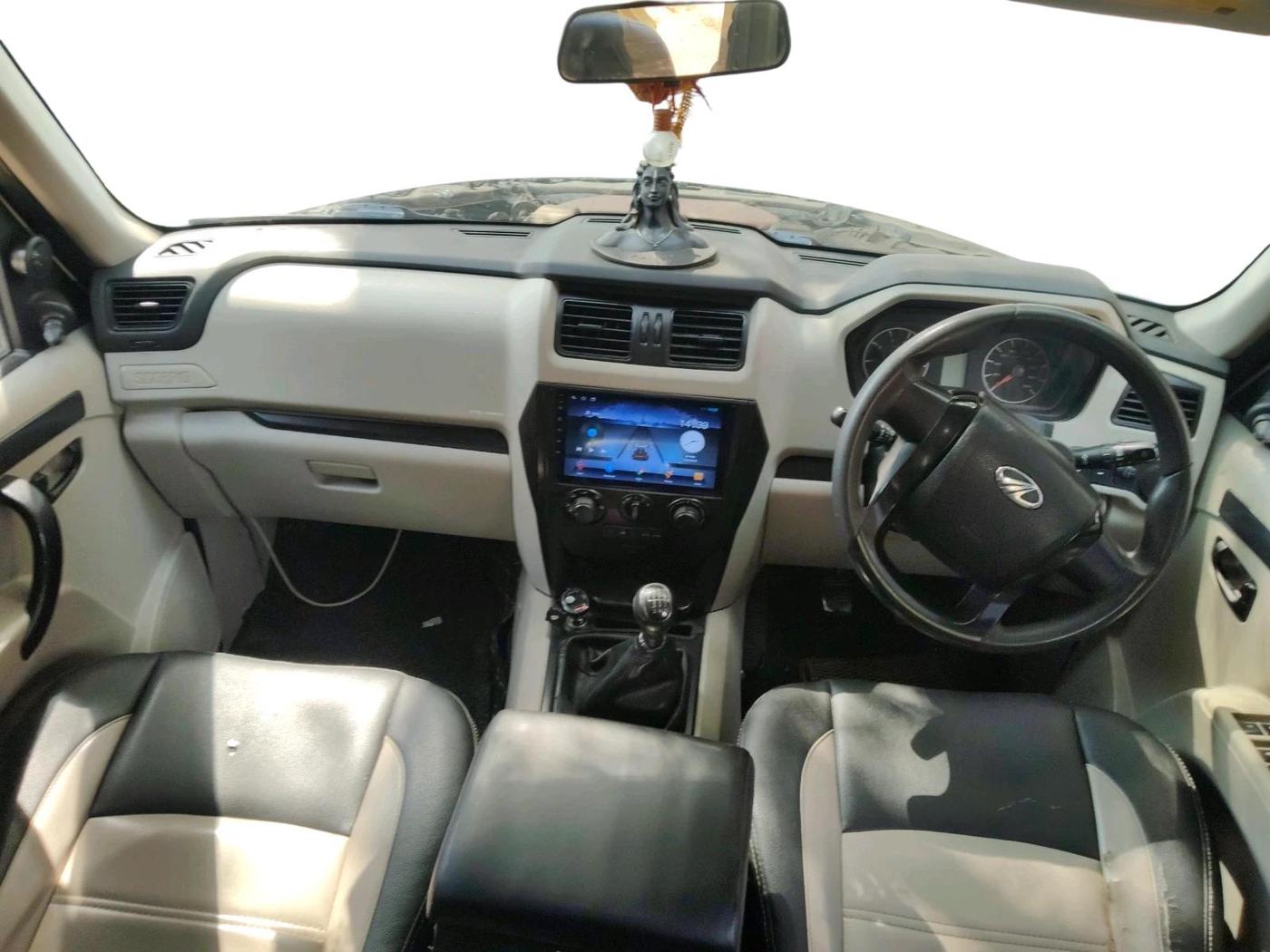 2020 Mahindra Scorpio S5, Diesel, Manual, 1,42,973 km, interior
