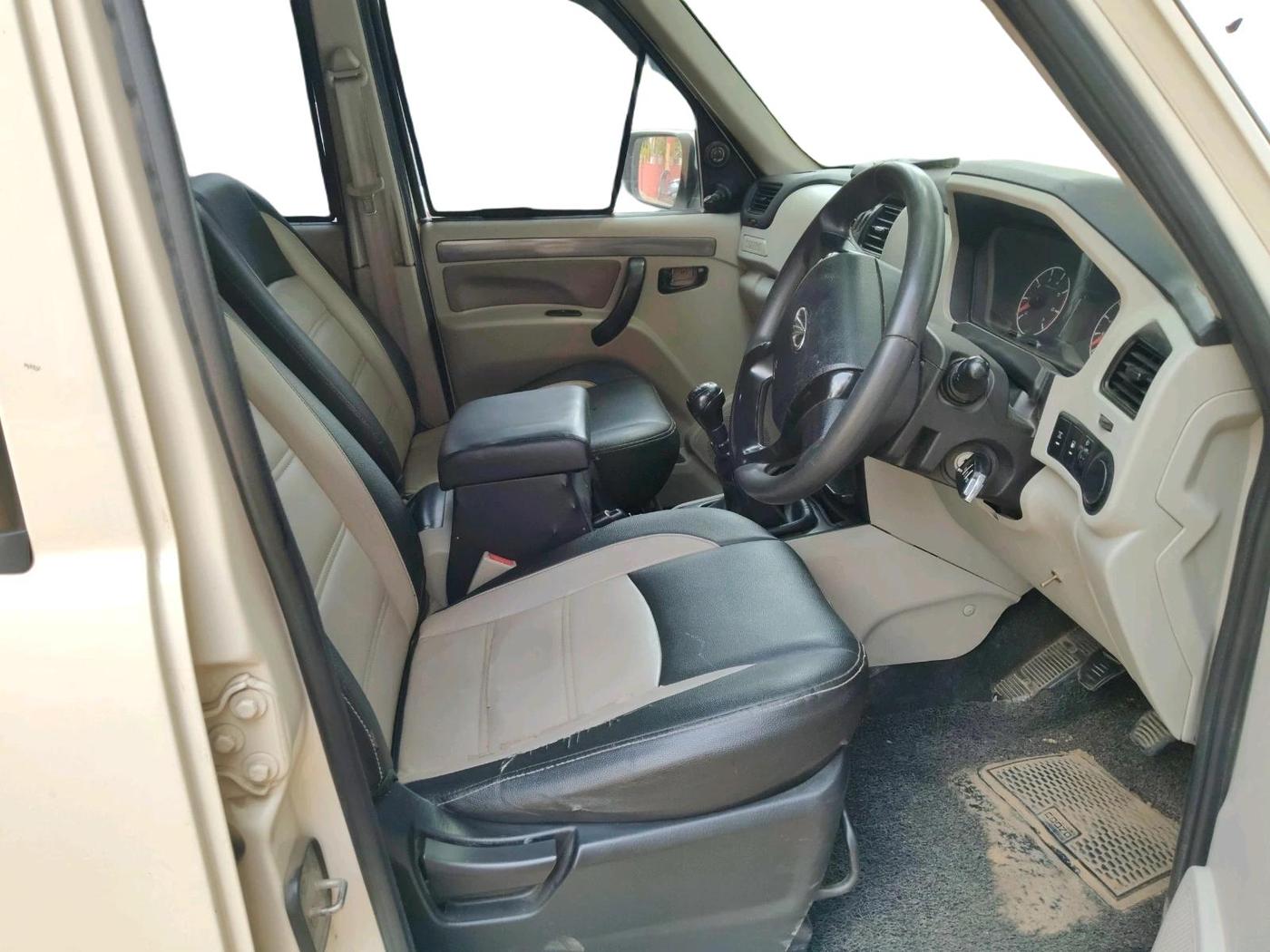 2020 Mahindra Scorpio S5, Diesel, Manual, 1,42,973 km, interior