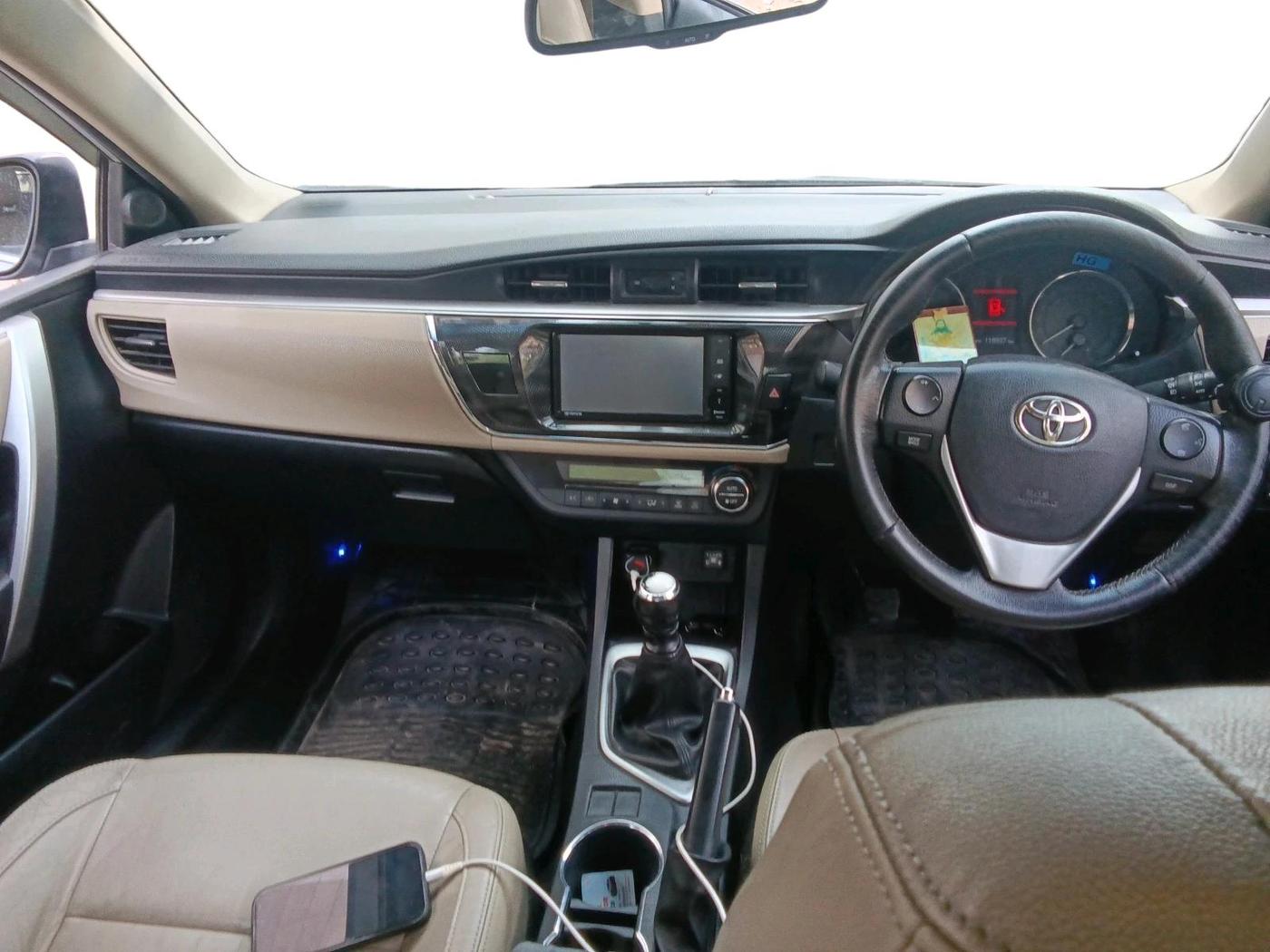 2015 Toyota Corolla Altis G PETROL, CNG, Manual, 1,18,937 km, interior