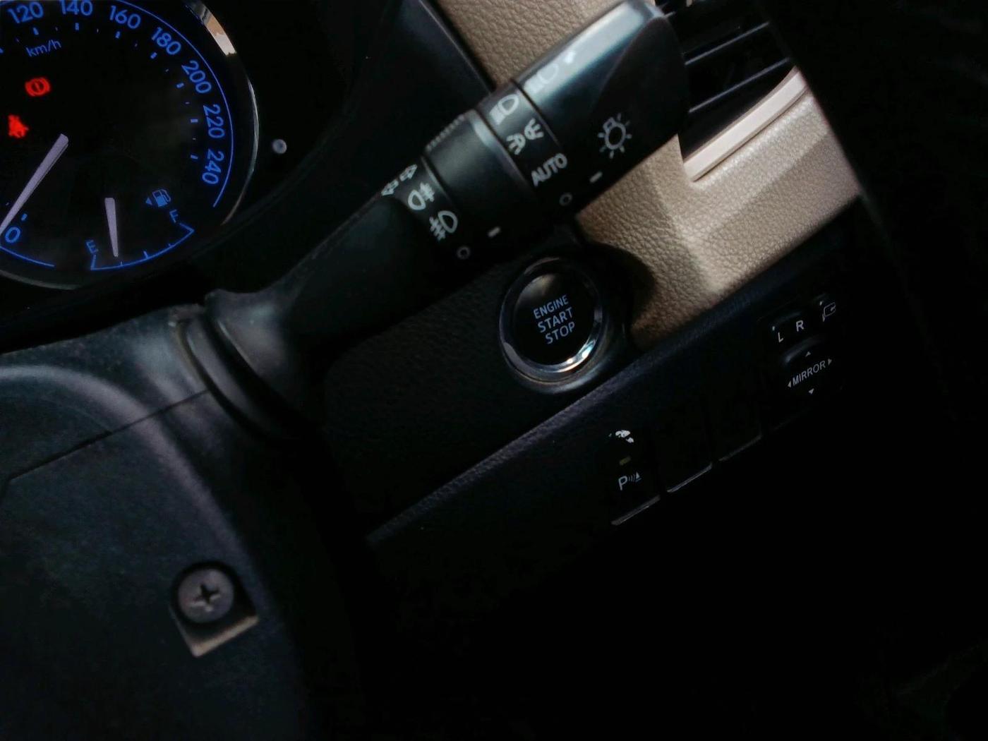 2015 Toyota Corolla Altis G PETROL, CNG, Manual, 1,18,937 km, interior