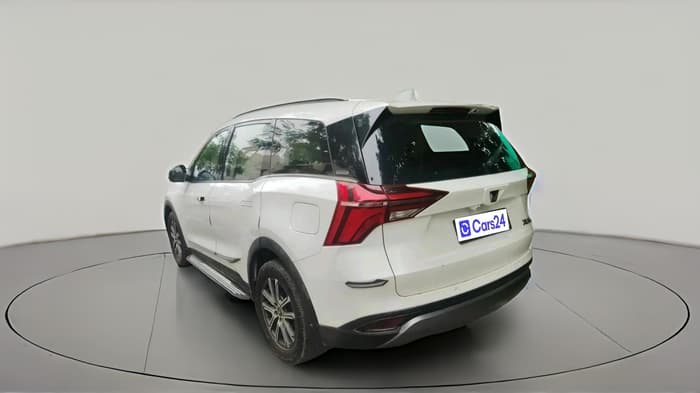 2022 Mahindra XUV700 AX 7 P AT 7 STR, Petrol, Automatic, 1,17,965 km, exterior