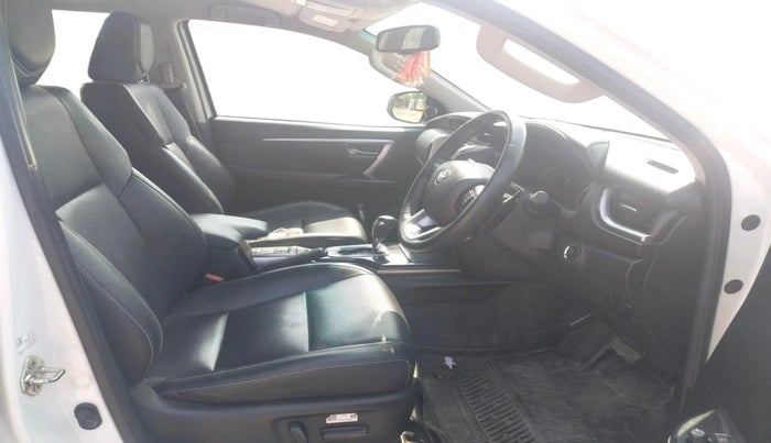 2023 Toyota Fortuner 4X2 AT 2.8 DIESEL, Diesel, Automatic, 37,544 km, interior