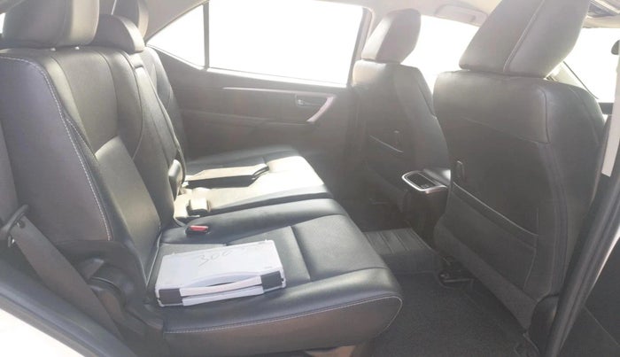 2023 Toyota Fortuner 4X2 AT 2.8 DIESEL, Diesel, Automatic, 37,544 km, interior