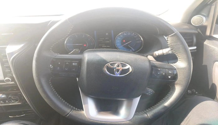 2023 Toyota Fortuner 4X2 AT 2.8 DIESEL, Diesel, Automatic, 37,544 km, interior