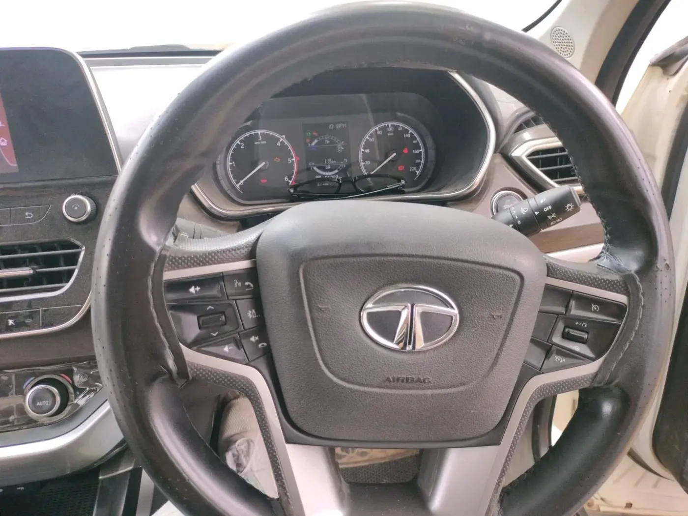 2022 Tata Harrier XT PLUS 2.0L KRYOTEC, Diesel, Manual, 66,799 km, interior