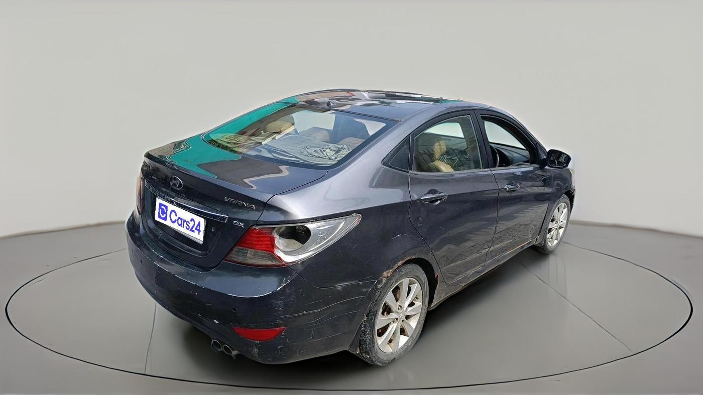 2011 Hyundai Verna FLUIDIC 1.6 VTVT SX, Petrol, Manual, 1,35,292 km, exterior